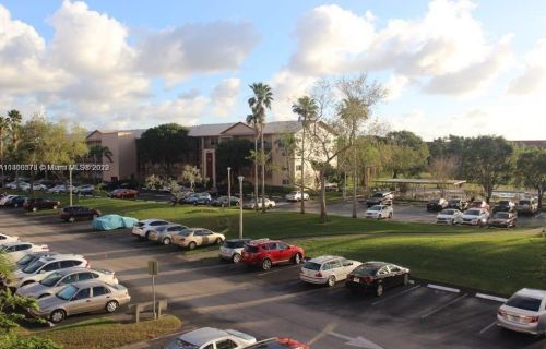 701 128th Ave, Hollywood FL  33027-1750 exterior