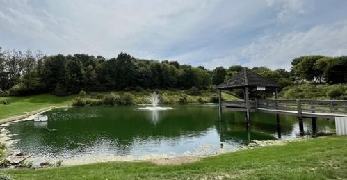 221 Rock Lake Dr, Zelienople PA  16063-8901 exterior