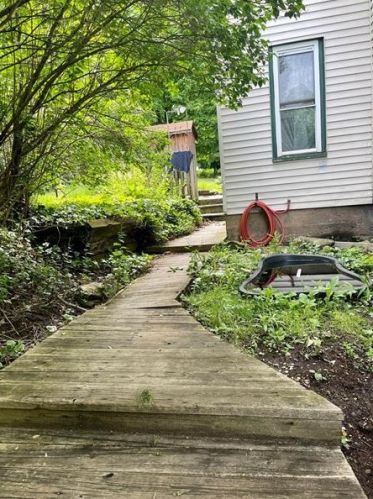 1253 Walnut St, Stoneboro, PA 16153-2517