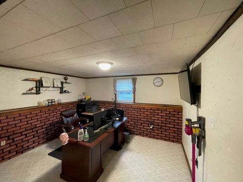 128 Tallyho Dr, Springfield MA  01118-1944 exterior