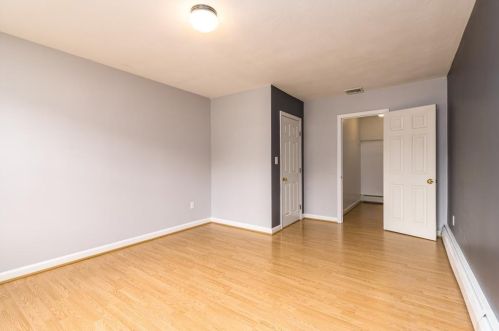 329 Commonwealth Ave, Warwick RI  02886-2756 exterior