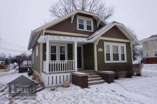 315 8th St, Wayne, NE 68787-1309