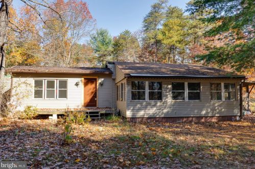 2369 Hendershot Rd, Stoneybreak, PA 17267-8301