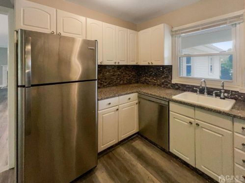 21 Morningside Dr, Old Bridge NJ  08857-2713 exterior