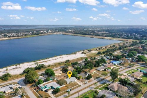 955 Schumann Dr, Sebastian FL  32958-5331 exterior