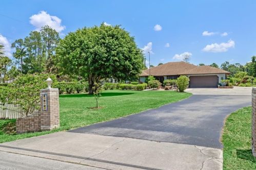 1930 Oakes Blvd, Naples, FL 34119-8751