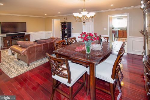 1564 Goldenrain Ct, Herndon VA  20190-4036 exterior