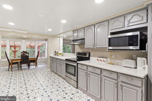 13188 Loyalty Rd, Leesburg VA  20176-6112 exterior