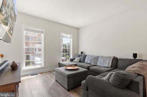 2178 Oberlin Dr, Woodbridge, VA 22191-4050