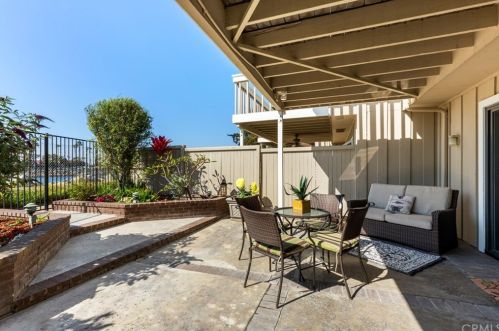 309 Regatta Way, Seal Beach CA  90740-5985 exterior