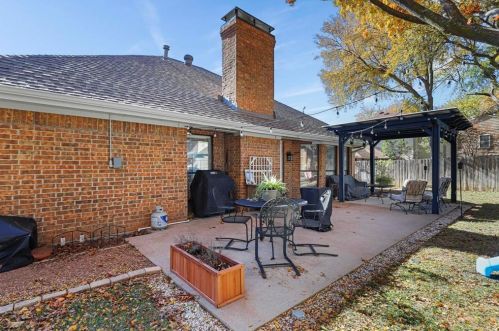 2300 Timberglen Dr, Lewisville TX  75028-1916 exterior