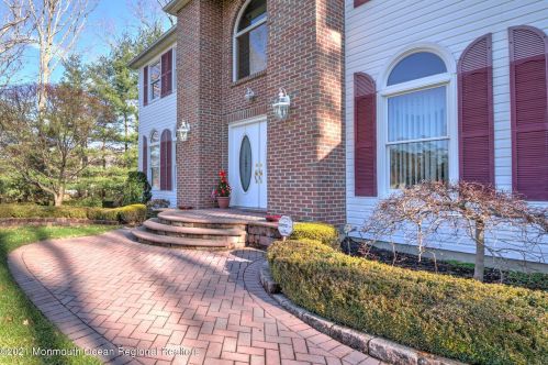32 Berkshire Ct, East Freehold, NJ 07728-8000