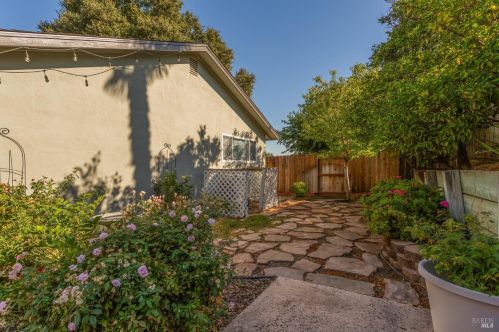 430 Willamette Dr, Vacaville CA  95688-4228 exterior