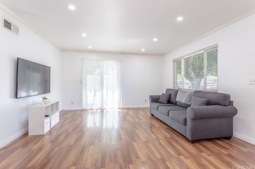 20713 Dot St, Santa Clarita, CA 91350-2001