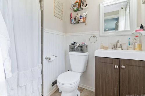 26 Blish Rd, East Hampton CT  06447-1110 exterior