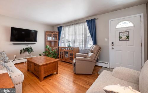 325 Willow Ave, Walnutport, PA 18088-1731
