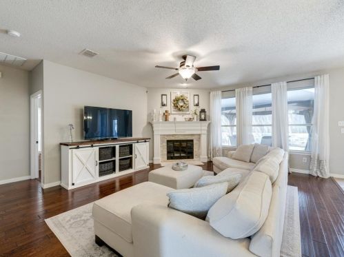 5701 Northcrest Dr, Lewisville TX  75028-4803 exterior