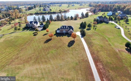 14016 Aden Rd, Nokesville, VA 20181-2926