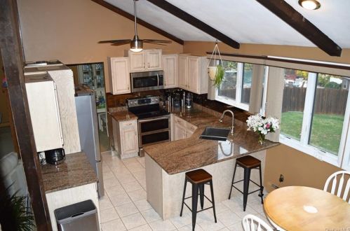 9 Rolling Hills Dr, Panamoka NY  11961-2305 exterior