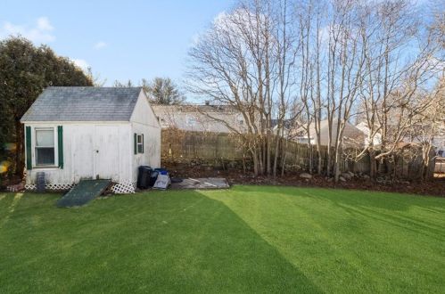 59 Grinnell Ave, Tiverton RI  02878-1901 exterior