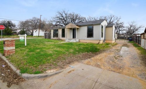 4801 Tallman St, Fort Worth, TX 76119-4835