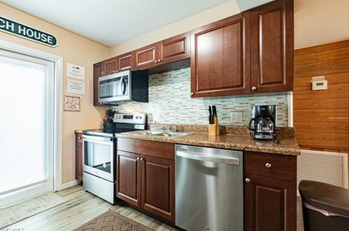 201 Delmar Ave, Fort Myers Beach, FL 33931-3211