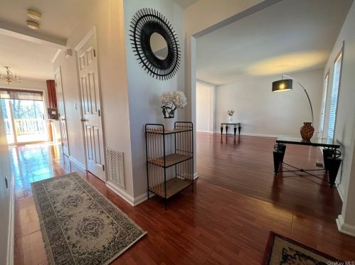 64 Greenvale Cir, White Plains NY  10607-1602 exterior