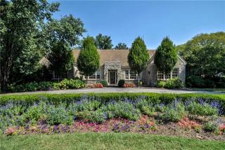 2320 Golf Club Ln, Nashville, TN 37215-1155