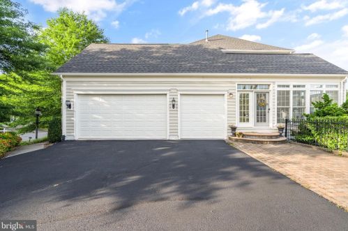 20906 Mcintosh Pl, Leesburg VA  20175-6372 exterior