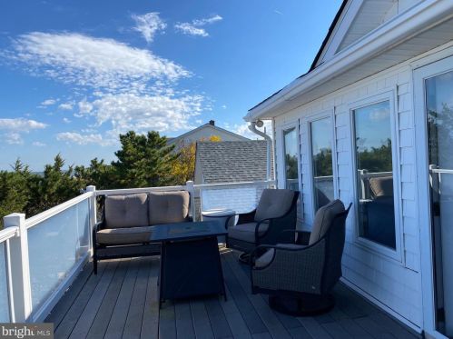 425 Bay Ave, Slaughter Beach DE  19963-4913 exterior