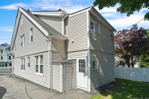 50 Hillview Ave, Waterbury, CT 06704-2638