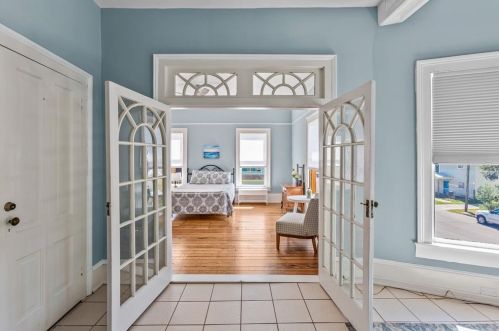 2927 Bernardo De Galvez Ave, Galveston TX 77550 exterior