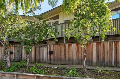 1155 Weyburn Ln, San Jose, CA 95129-3658
