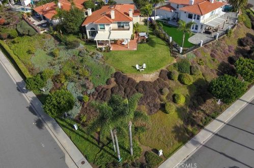 4565 Sea Bluff Cir, Carlsbad CA  92008-3671 exterior