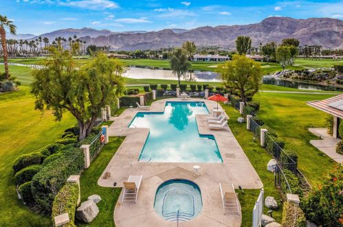 7 Mayfair Dr, Rancho Mirage CA  92270-2586 exterior