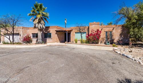 7025 Skyway Dr, Tucson, AZ 85718-1125