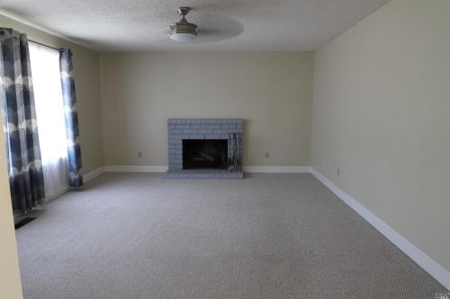 1749 Glenbrook Dr, Santa Rosa, CA 95401-5913