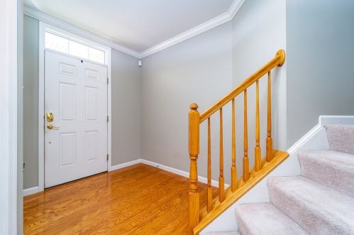 212 Park Square Ln, Pittsburgh, PA 15238-3158