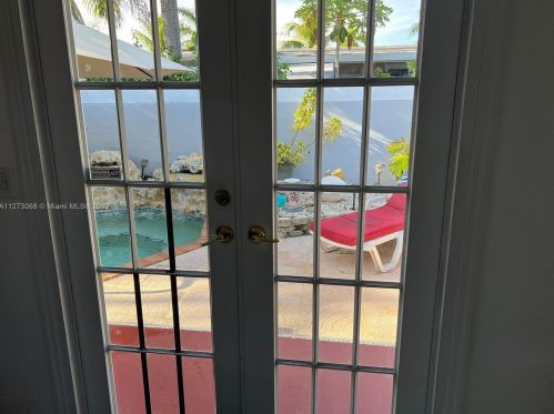 1191 53 St, Hialeah FL  33012-9005 exterior