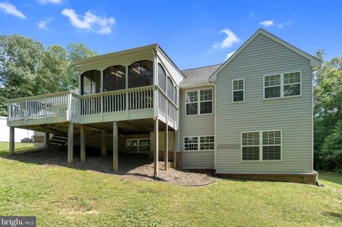 9 Plume Ct, Fredericksburg VA  22406-5141 exterior