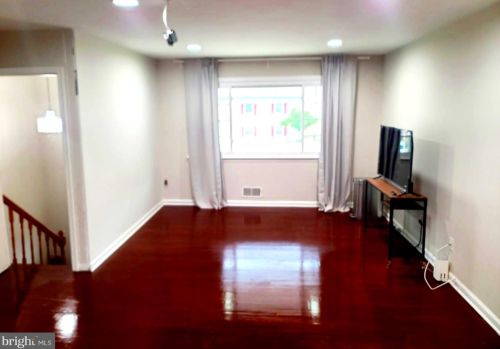 2263 Spinnaker Ct, Woodbridge VA  22192-2129 exterior