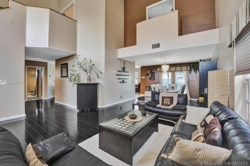 955 203 Ave, Hollywood FL  33029-3440 exterior