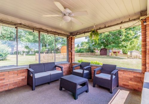 1520 Larkspur Dr, Finleyville PA  15332-1550 exterior