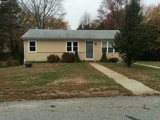 17 Pleasant View Cir, Smithfield RI  02828-1911 exterior