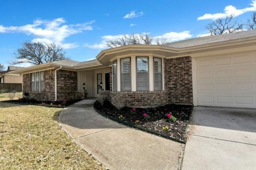 717 Glenhaven Dr, Hurst, TX 76054-2305