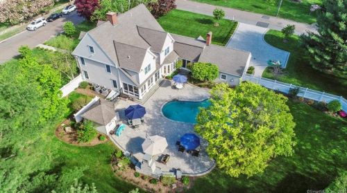 38 Old Dairy Rd, Bridgeport, CT 06611-4954