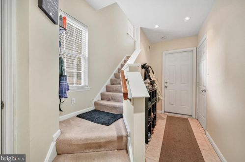 28 Deep Holw Ln, Lancaster PA  17603-7418 exterior