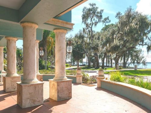 32850 Lakeshore Dr, Tavares, FL 32778-5034