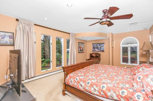 22 Stonywell Ct, Huntington Station NY  11746-5423 exterior