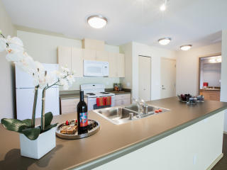 115 Warren Ave, Seattle WA  98109-4928 exterior